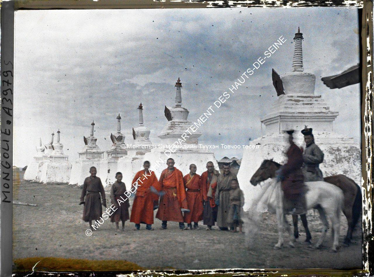 A group of monks in front of Gandan's stupas. Musée Albert-Kahn. A3979S. Photo by Stéphane Passet, 21 July 1913